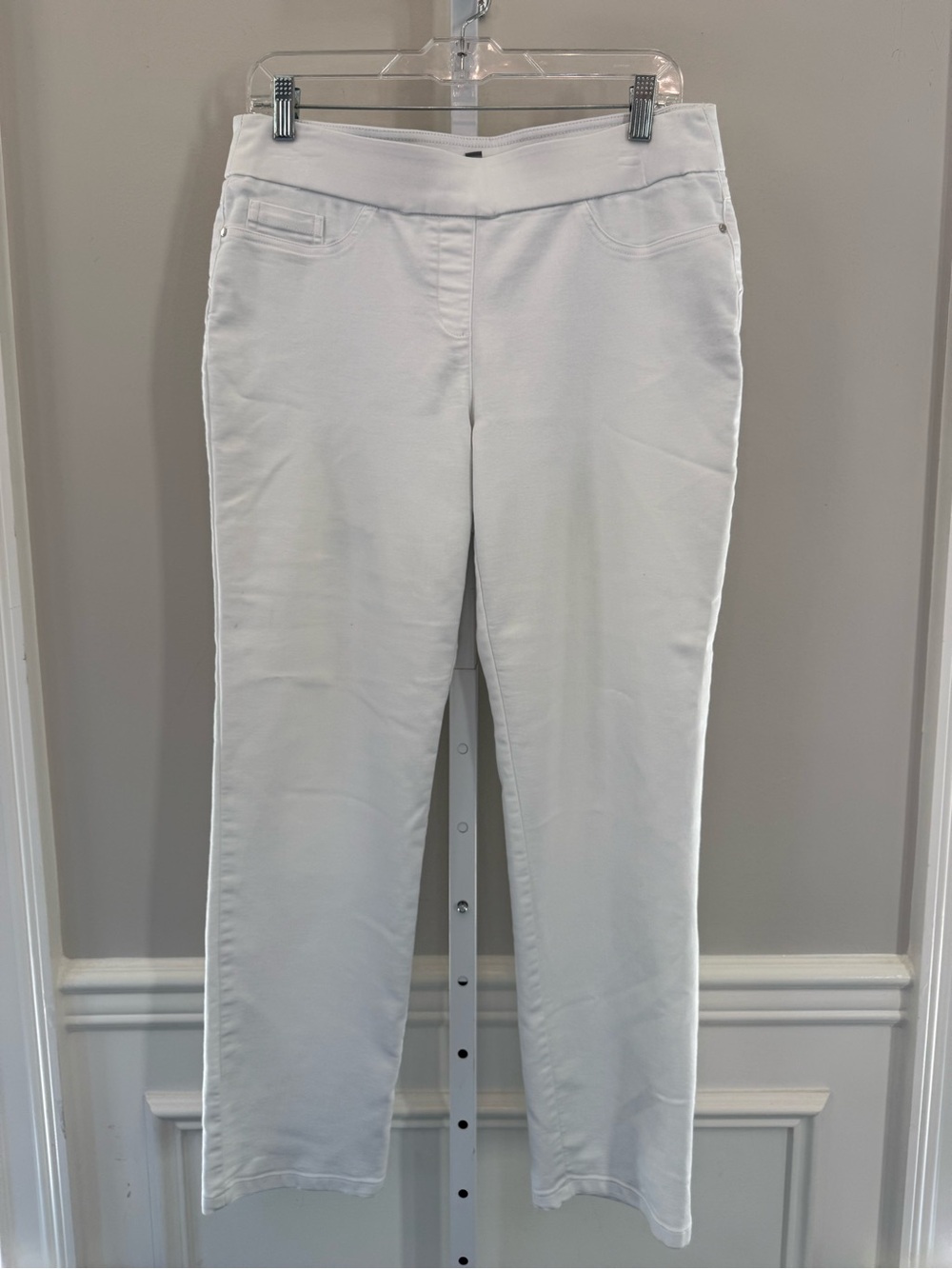 JM Collection White Pull-On Straight Leg Pants Women’s Size 10